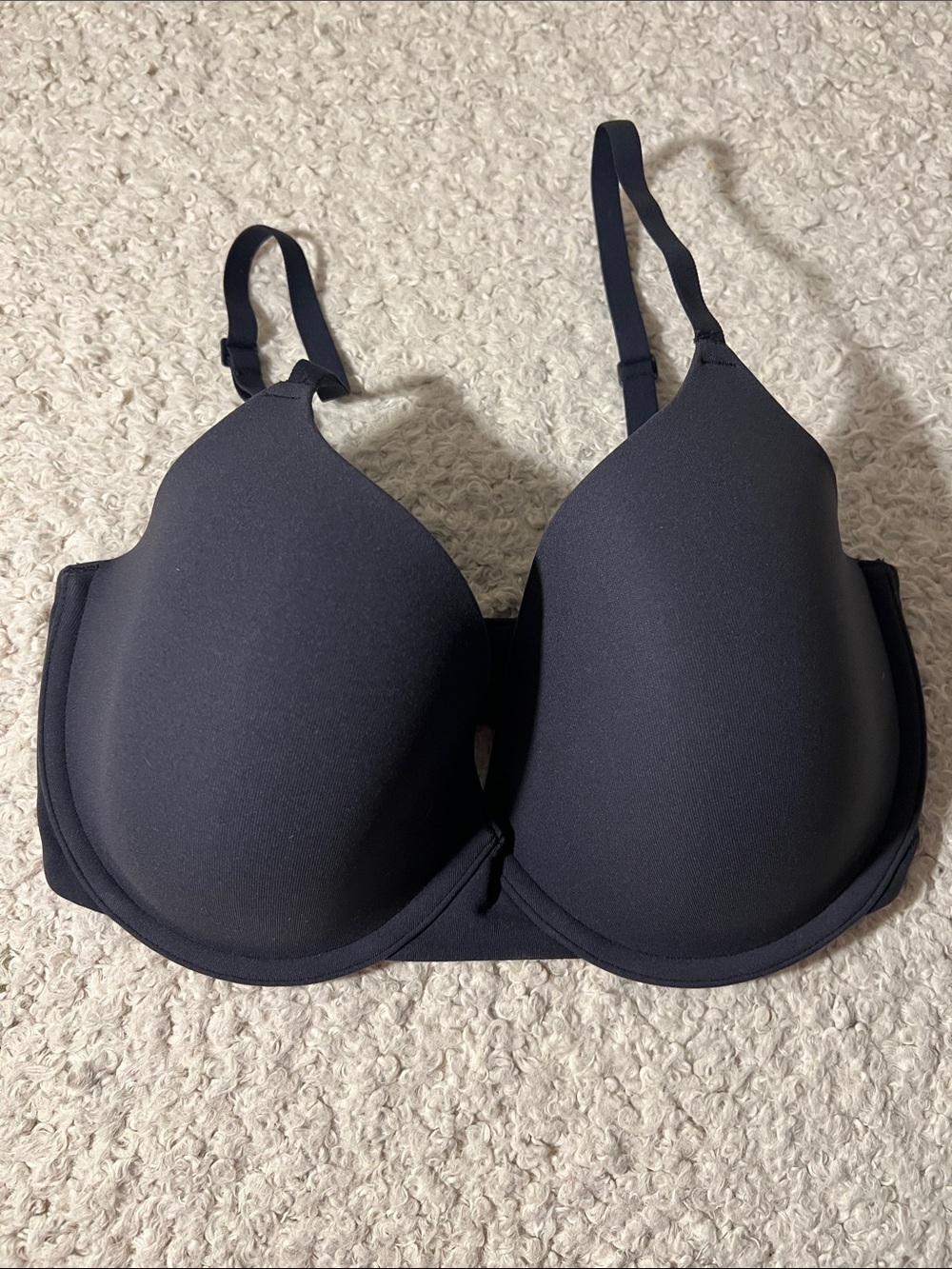 SKIMS Fits Everybody T-Shirt Bra
In Black size 32DD - Picture 2 of 11